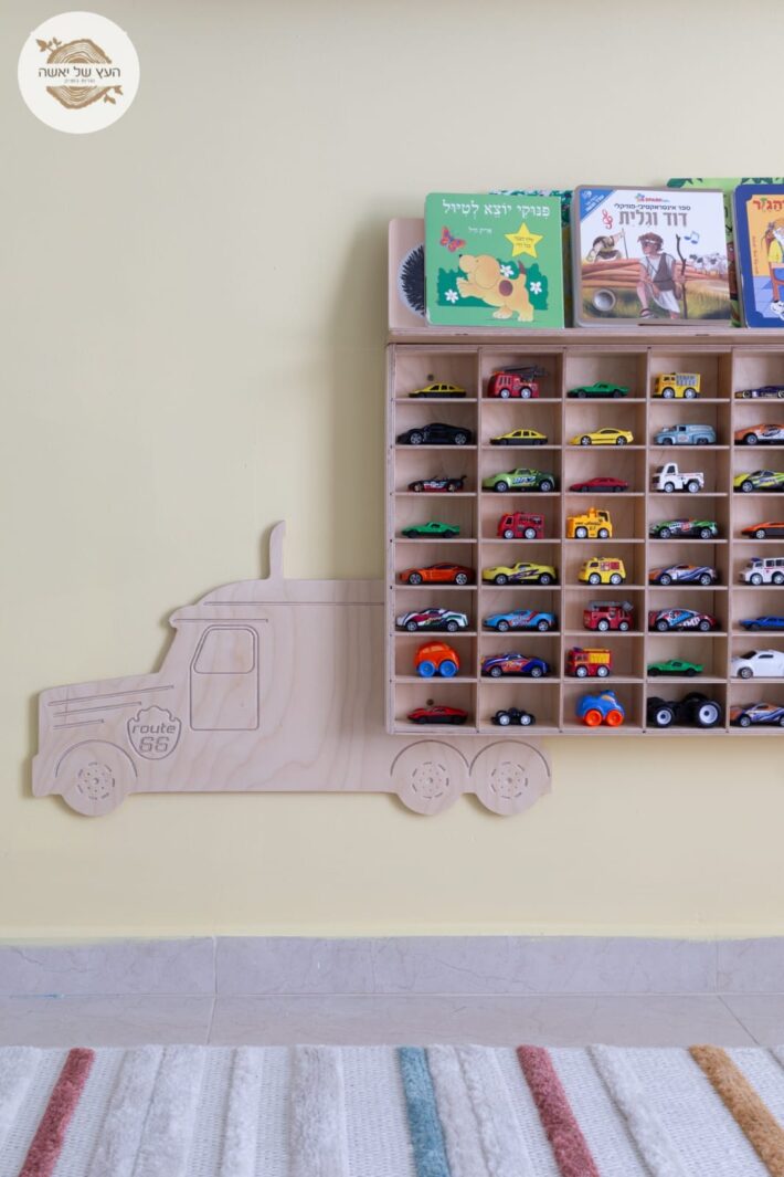 ארון תצוגת מיניאטורות ארון תצוגת מיניאטורות