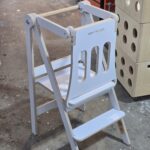 קומפקטי לבן