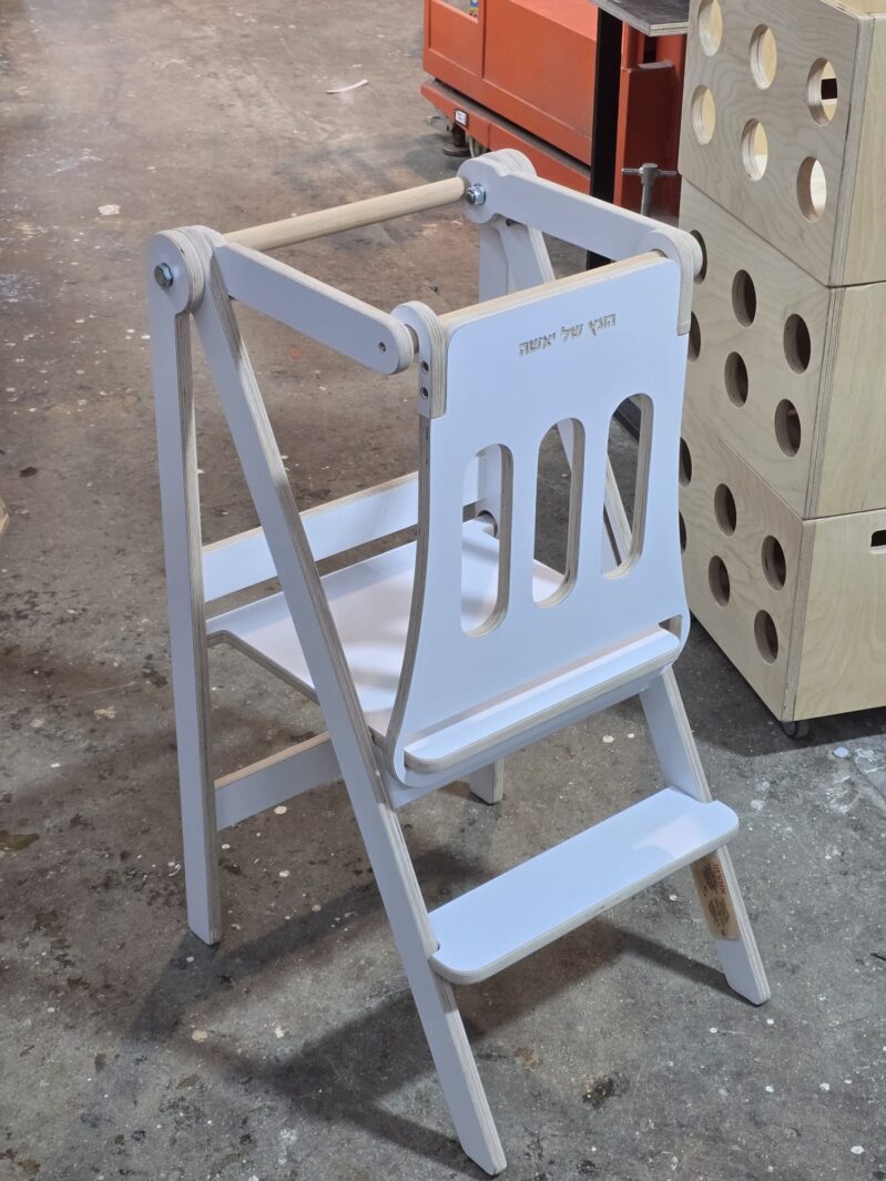 קומפקטי לבן