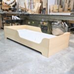 מיטת מדלן העץ של יאשה