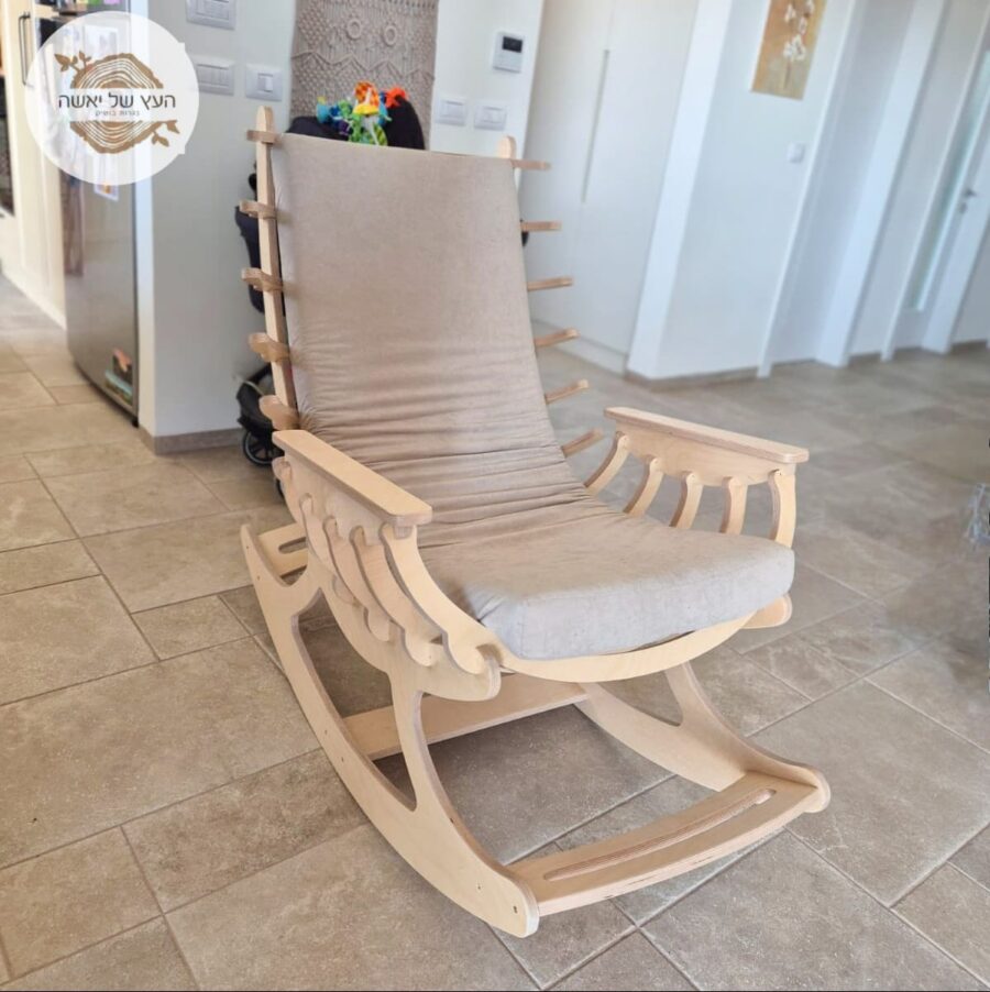 כיסא נדנדה העץ של יאשה כיסא נדנדה העץ של יאשה