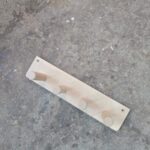 מדף מתלי עץ מציאון