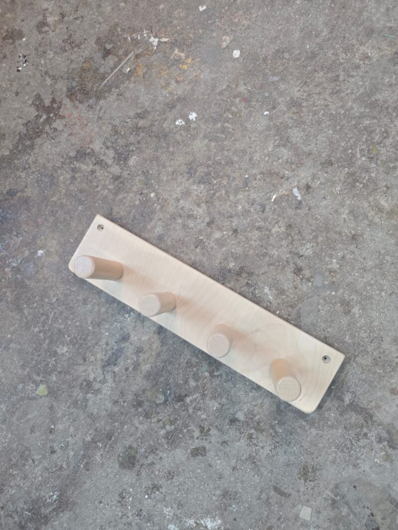 מדף מתלי עץ מציאון