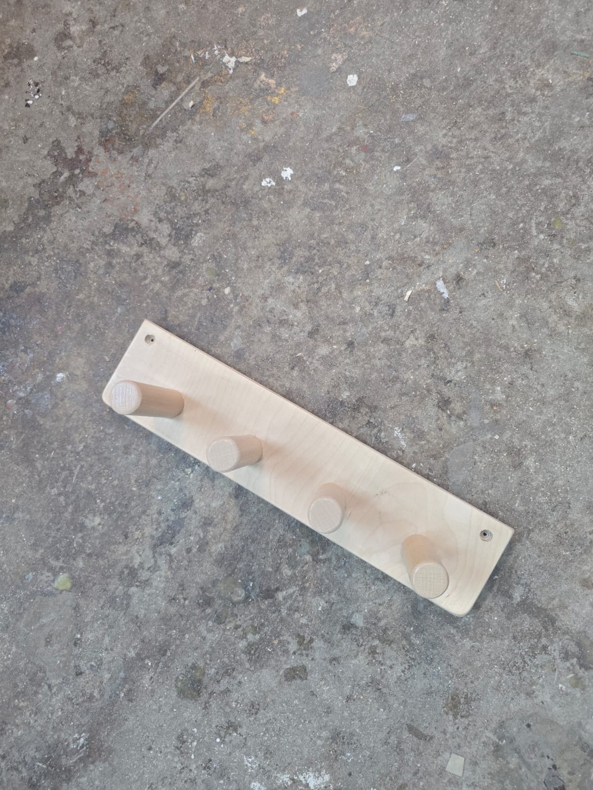 מדף מתלי עץ מציאון