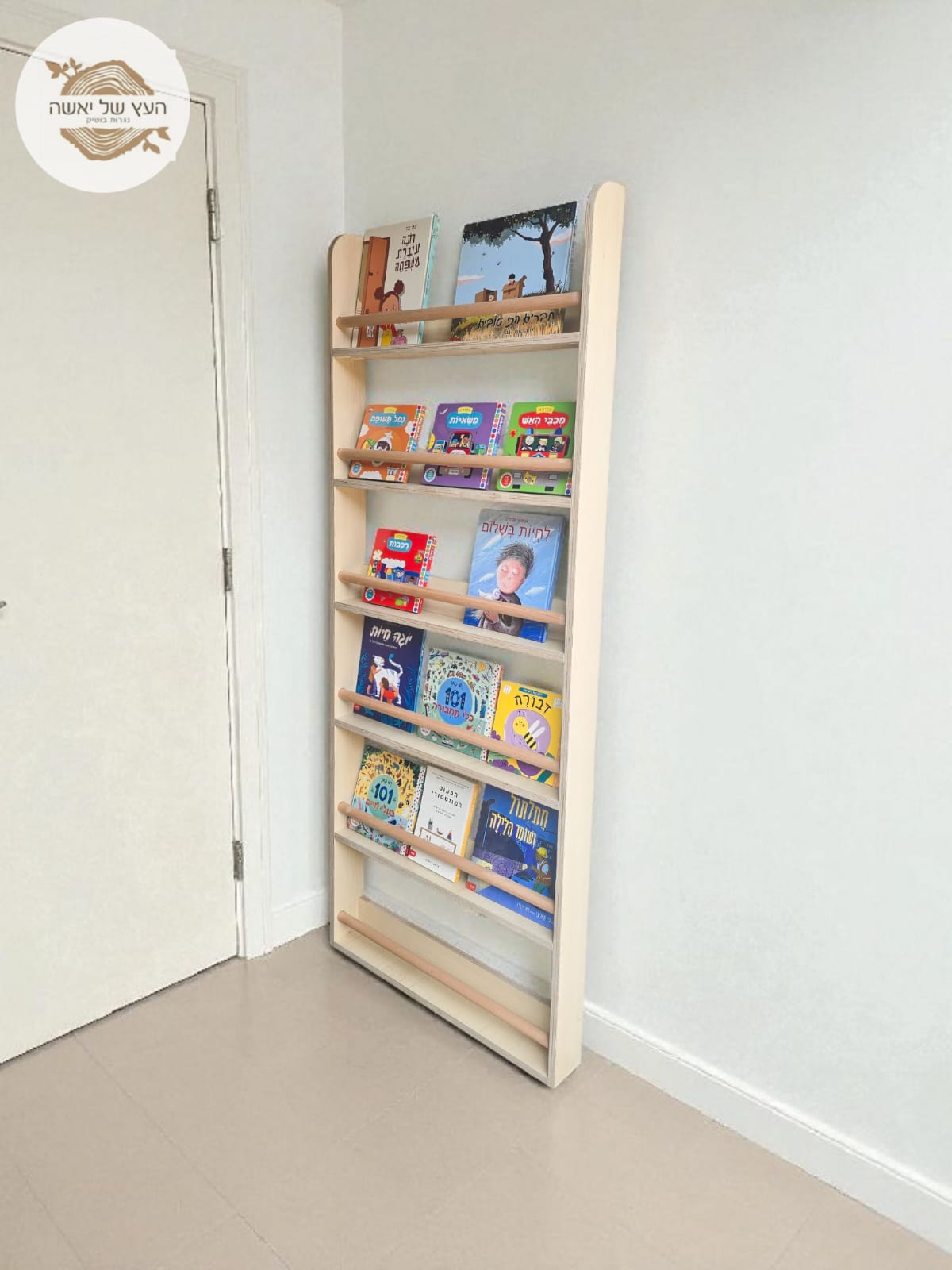 מדפיית קיר העץ של יאשה