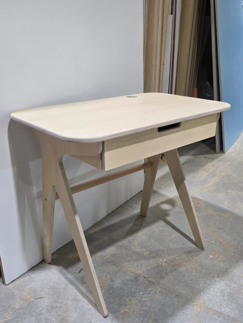 מיני מכתבה העץ של יאשה