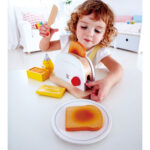 טוסטר מעץ עם פרוסות3