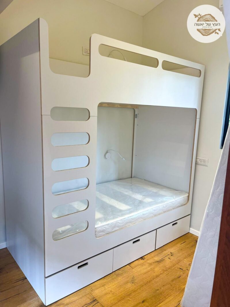 מיטת ספיר מוגבהת