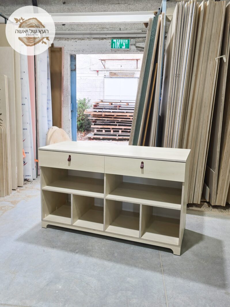 שידת החתלה העץ של יאשה