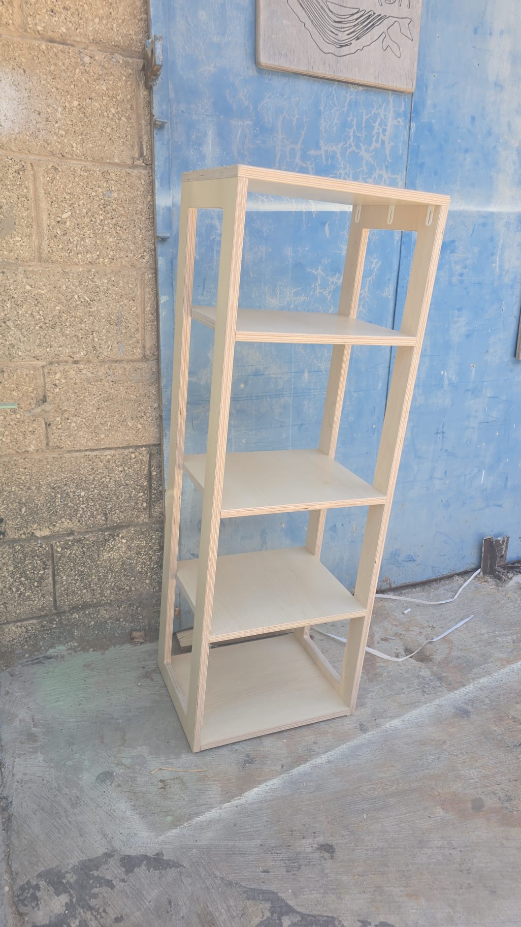 ארונית מדפים עומדת